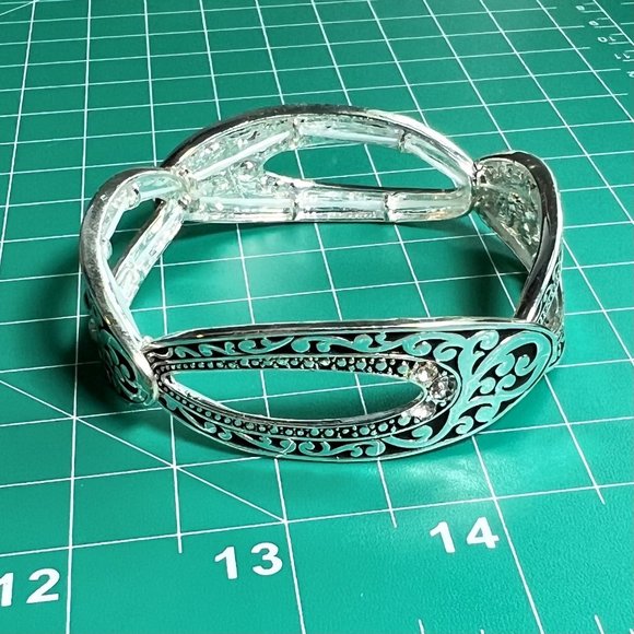 New Silver Tone Bracelet - Picture 3 of 3